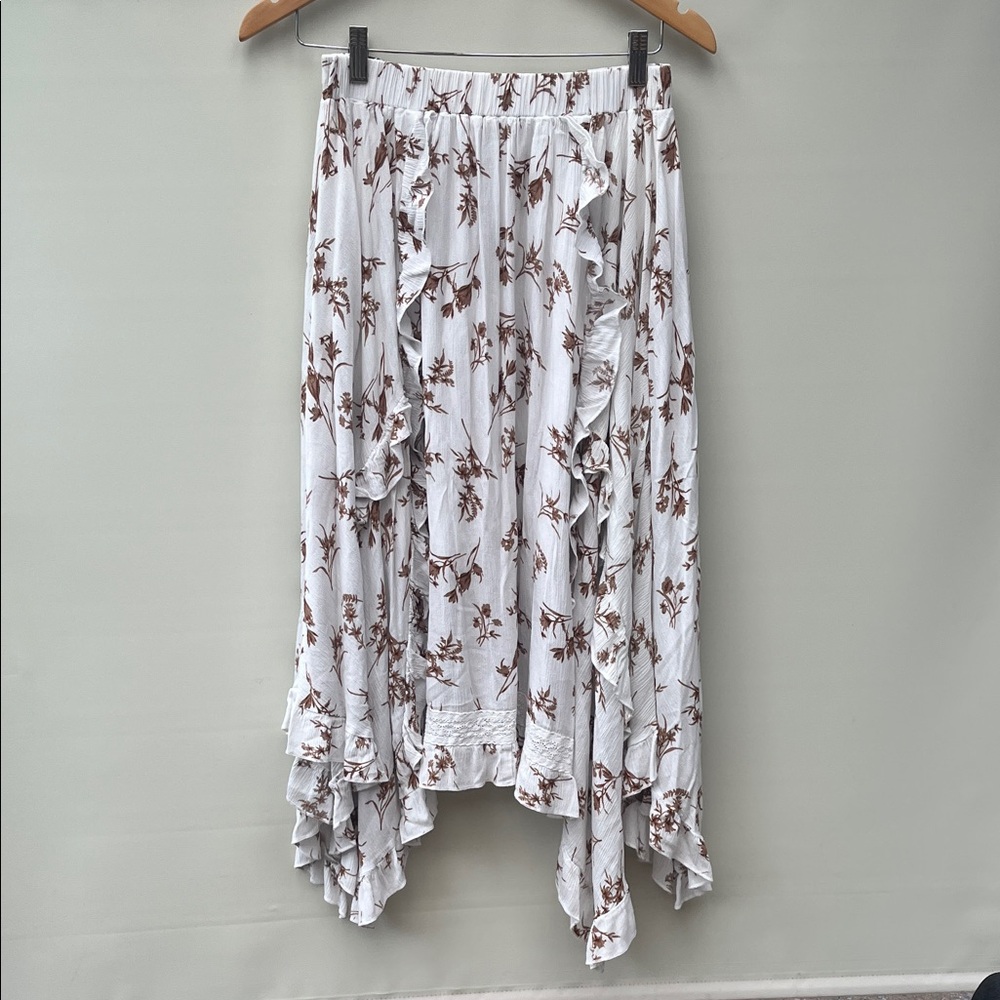 Chic Floral Ruffle Midi Skirt in White and Brown